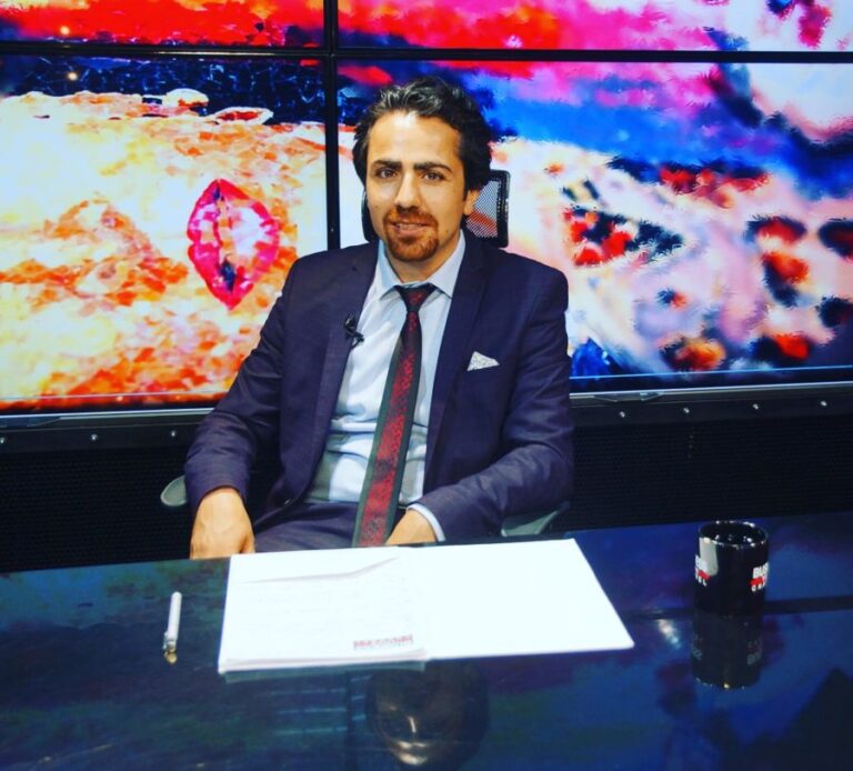 Av. Mehmet Şah Çelik televizyon stüdyosunda